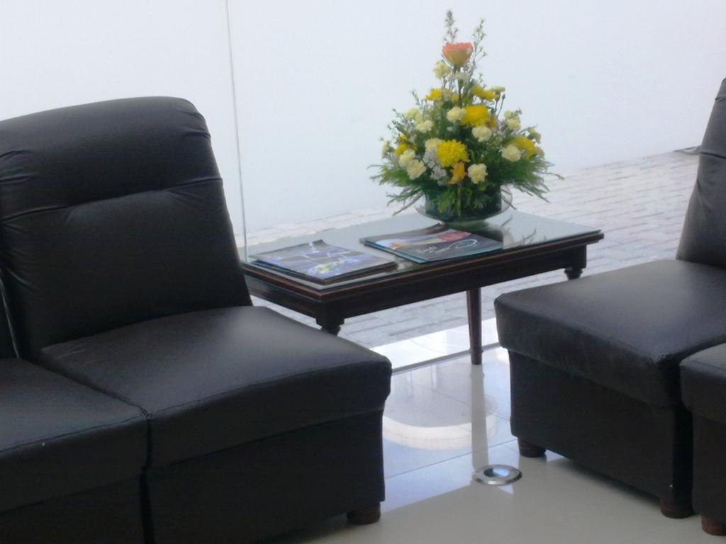 My Rouse Hotel تشيكلايو المظهر الخارجي الصورة